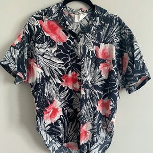 M Vintage Hawaiian Short Sleeve Button-up